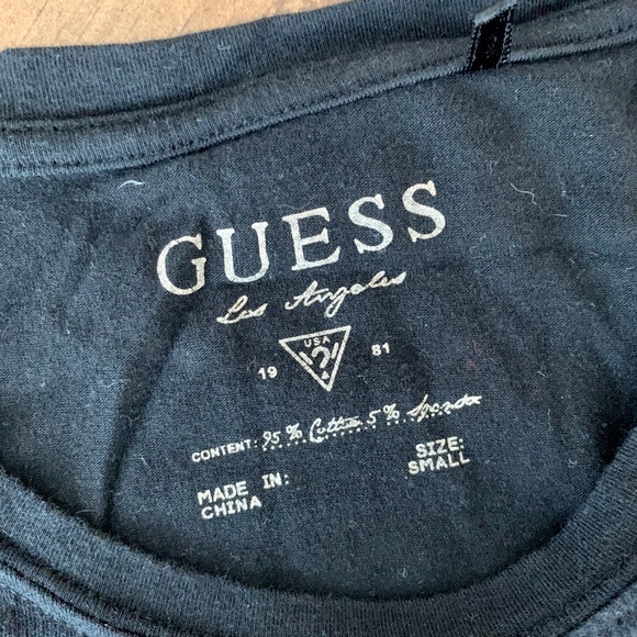 Vintage Guess tee with gold font - Picture 4 of 4